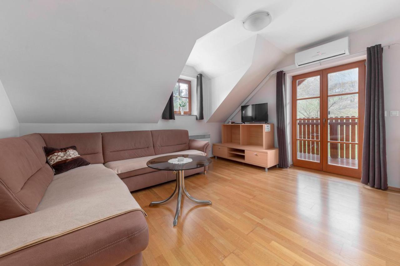 Apartma Metka Medvode Esterno foto